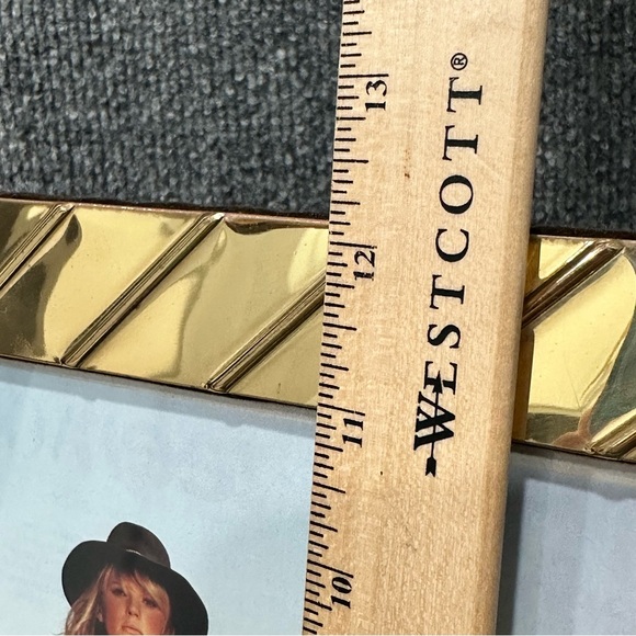 Vintage solid brass 8x10 photo frame raised diagonal lines brown velvet back - Picture 9 of 11